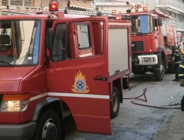 Διαμέρισμα στην Κυψέλη τυλίχθηκε στις φλόγες- Απεγκλωβίστηκε 73χρονη ιδιοκτήτρια